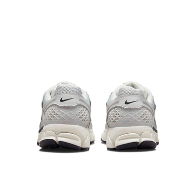 Nike Zoom Vomero 5 Photon Dust / Chrome - Gridiron  FD0884-025 Women's
